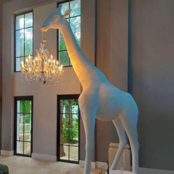 GIRAFE AMOUREUX INTÉRIEUR (H 4m) 19002WH QEEBOO