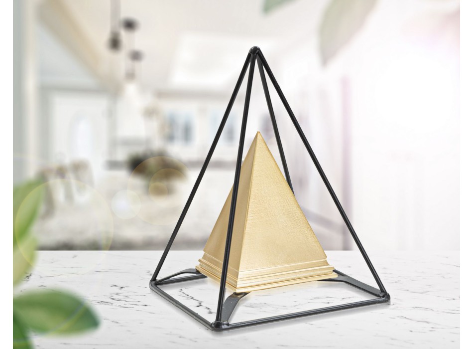 PYRAMIDE EN OR AVEC FER